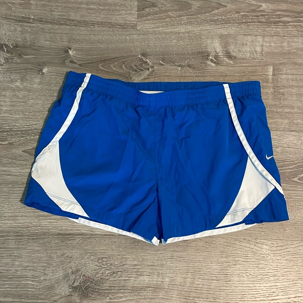 Women’s Nike tempo, dry fit, active performance shorts, small